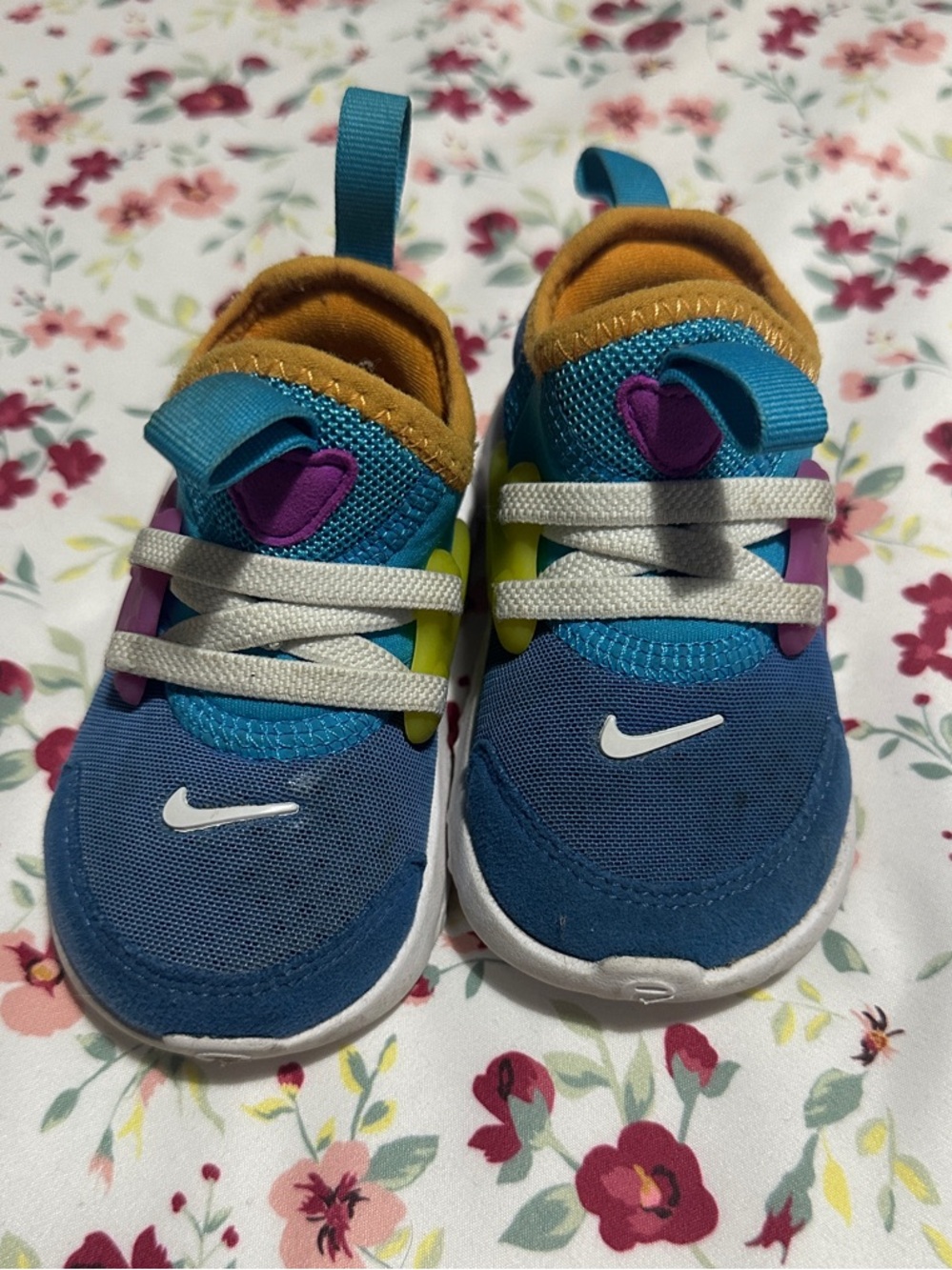 Nike Kids Sneakers Blue Teal Yellow Pink Sz 5C